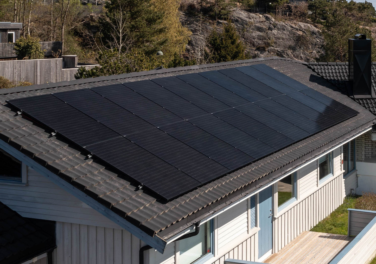 SKANBATT Solcelleanlegg OnGrid 4,1Kw 1-Fas - For tak med shingel/takpapp - Proffvolt