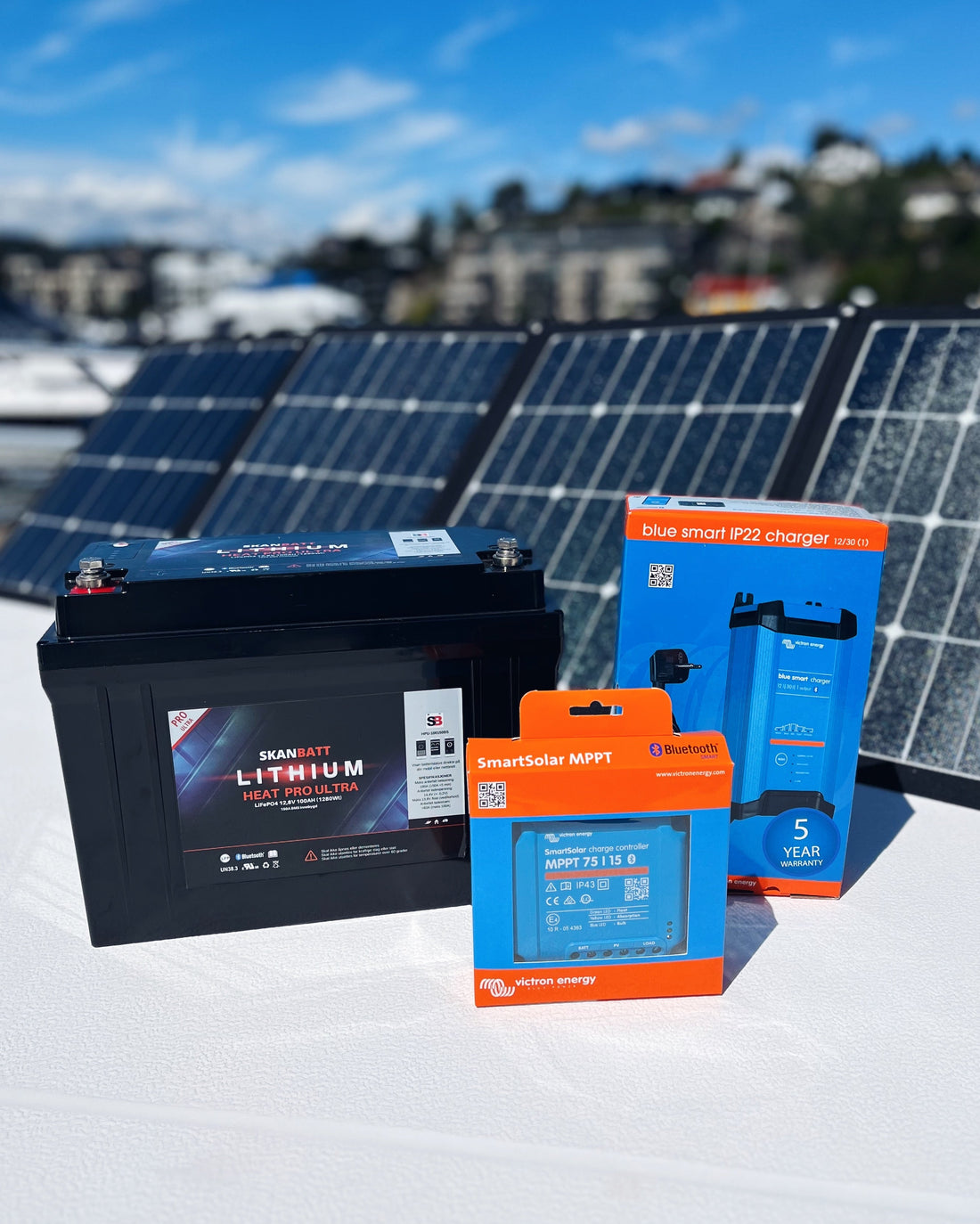 Strøm på farten i sommer: topp anbefalt utstyr til hytte, båt og camping