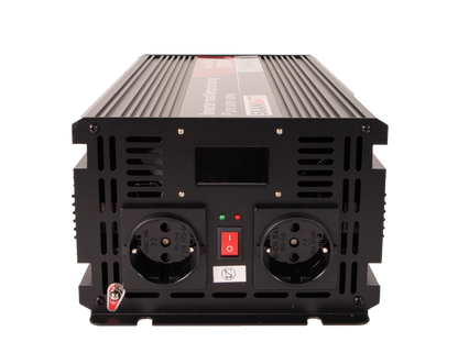 Skanbatt Inverter 12V 3000W Ren Sinus Med Nettprioritering, Trådløs Fjernkontroll shown in angle view