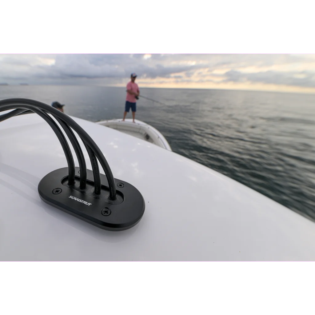 Scanstrut DS-MULTI Svart kabelgjennomføring shown in product view