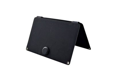Skanbatt 'Alt I Ett' Bærbart Solcellepanel 14W (2X7W) shown in angle view