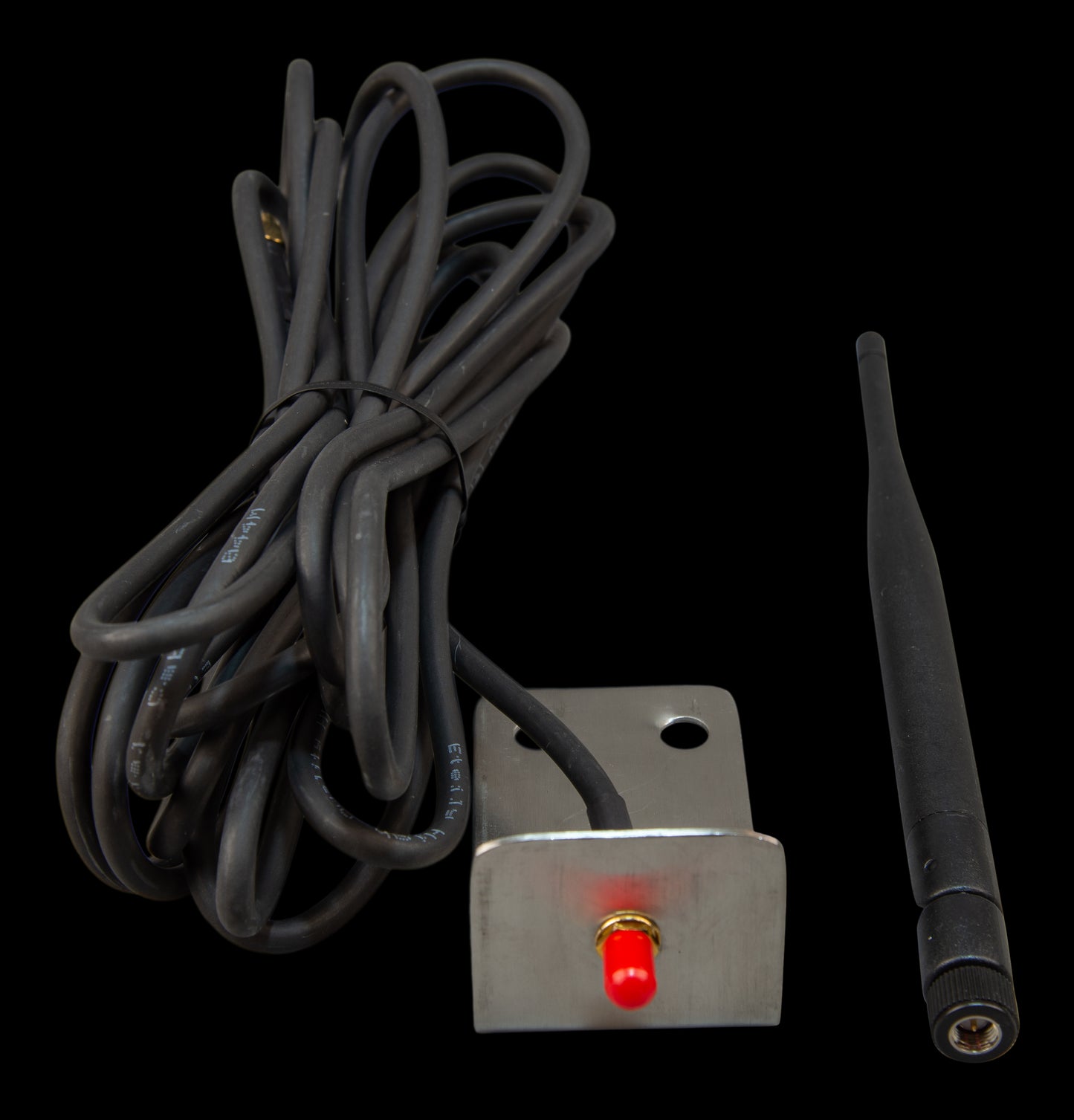 VICTRON Outdoor LTE-M wall-mount antenna - Image 2