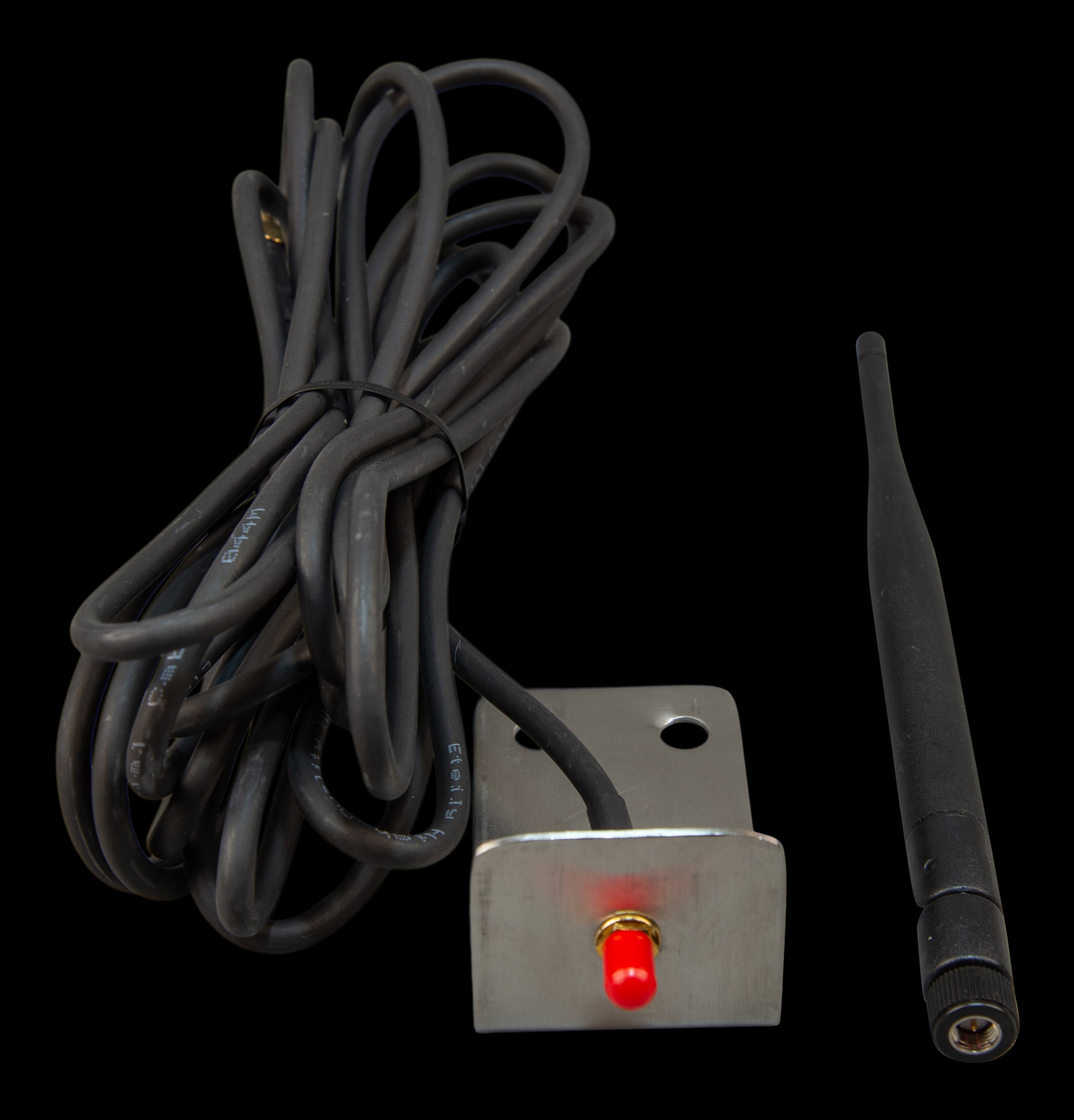 VICTRON Outdoor LTE-M wall-mount antenna - Image 2