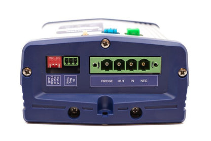 Dolphin Booster Dc-Dc 12V 25A/18A - 2 Utganger shown in angle view