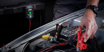Noco Elektronisk Batterilader 6V/12V 1A Ip65 shown in angle view