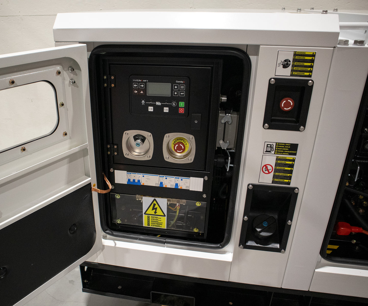 Hyundai Dhy22Kse Diesel Strømaggregat 22Kva 230V 3-Fas - 1500Rpm - Vannkjølt shown in product view image 3