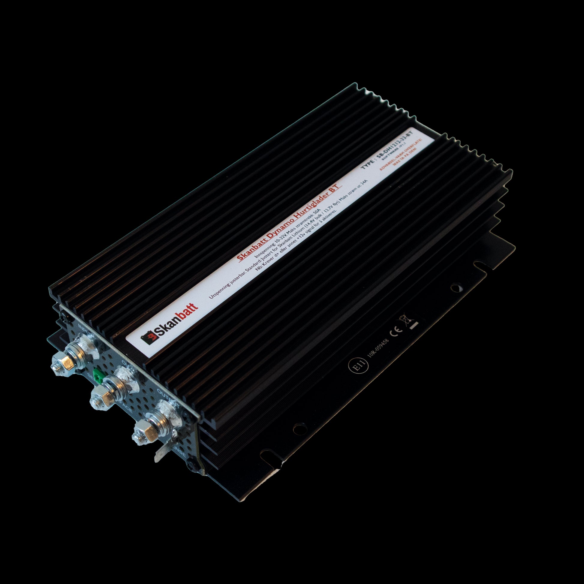 SKANBATT DCDC Lader 12V>24V 16A - Marine - Bluetooth - Image 1