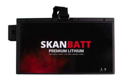 SKANBATT Premium Lithium - 12V 700Ah 250A BMS - 380x360x220mm - Bluetooth - Heat - 8 Års garanti - "Under setet" modell