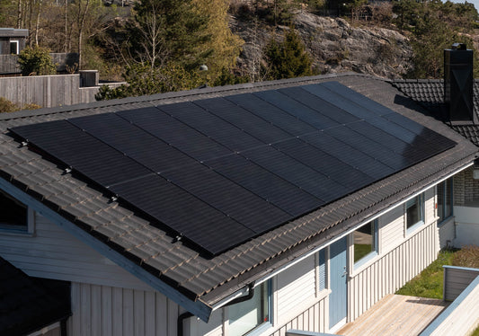SKANBATT Solcelleanlegg OnGrid 7,3Kw 3-Fas - For tak med takstein - Image 1