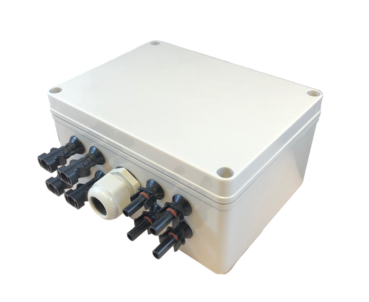 Koblingsboks Til Solcellepanel 4-Inn / 1-Utgang (M/Mc4 Kontakter) shown in product view