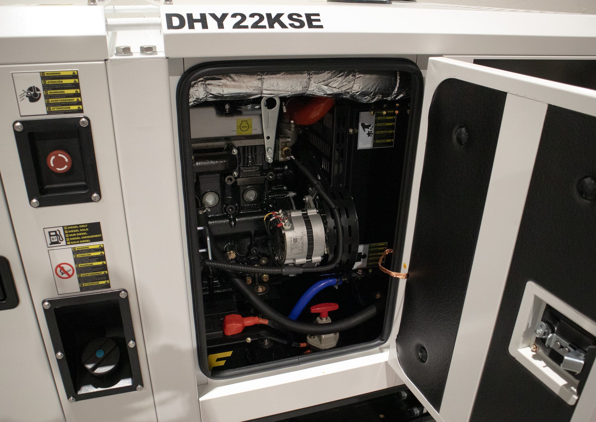 Hyundai Dhy22Kse Diesel Strømaggregat 22Kva 230V 3-Fas - 1500Rpm - Vannkjølt shown in product view image 2